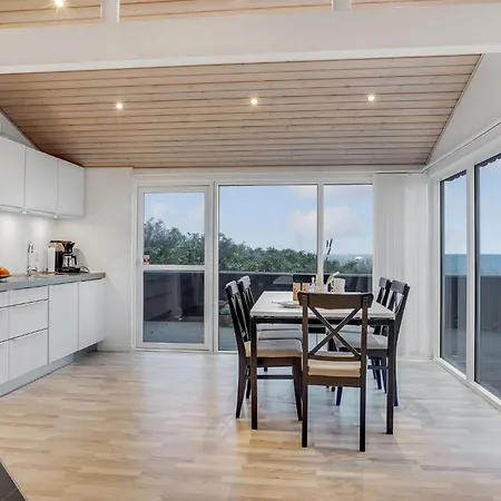 3 Bedroom Awesome In بيت للعطل Hjørring